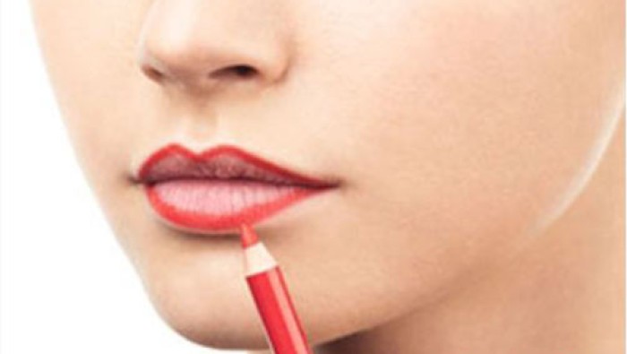 Bí quyết đánh son che đi môi thâm hiệu quả